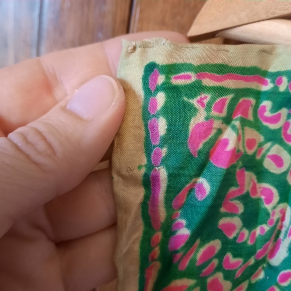 Vintage Hand Woven 100% Silk Made In India Green Pink Square Scarf Handkerchief - Picture 5 of 7